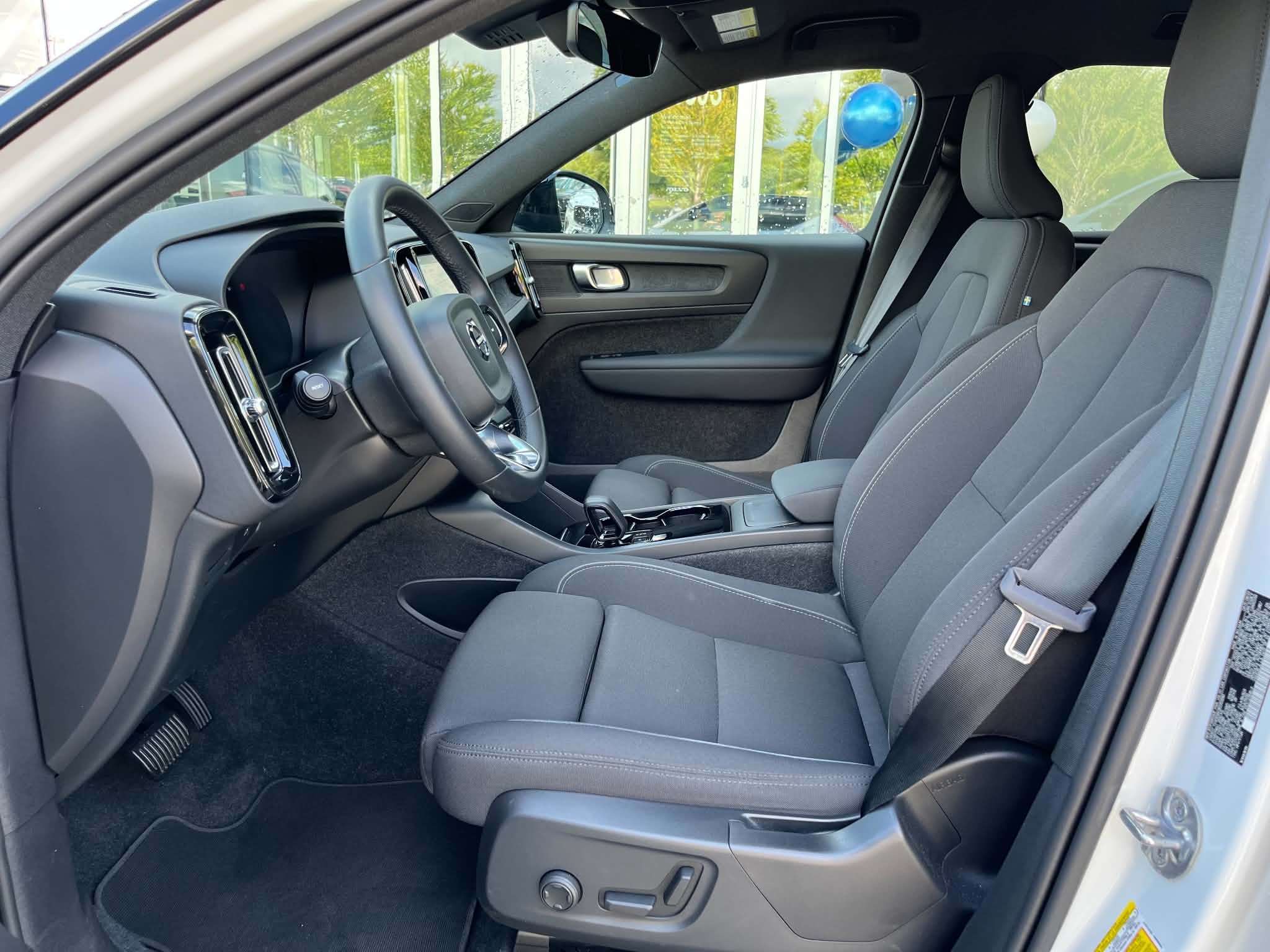 2024 Volvo XC40 Twin eAWD Core thumb 9