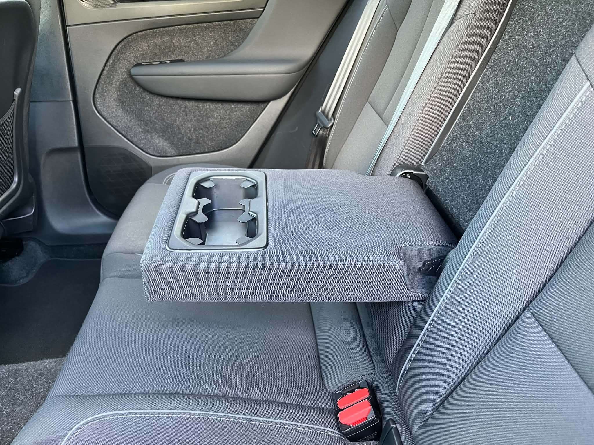 2024 Volvo XC40 Twin eAWD Core thumb 13