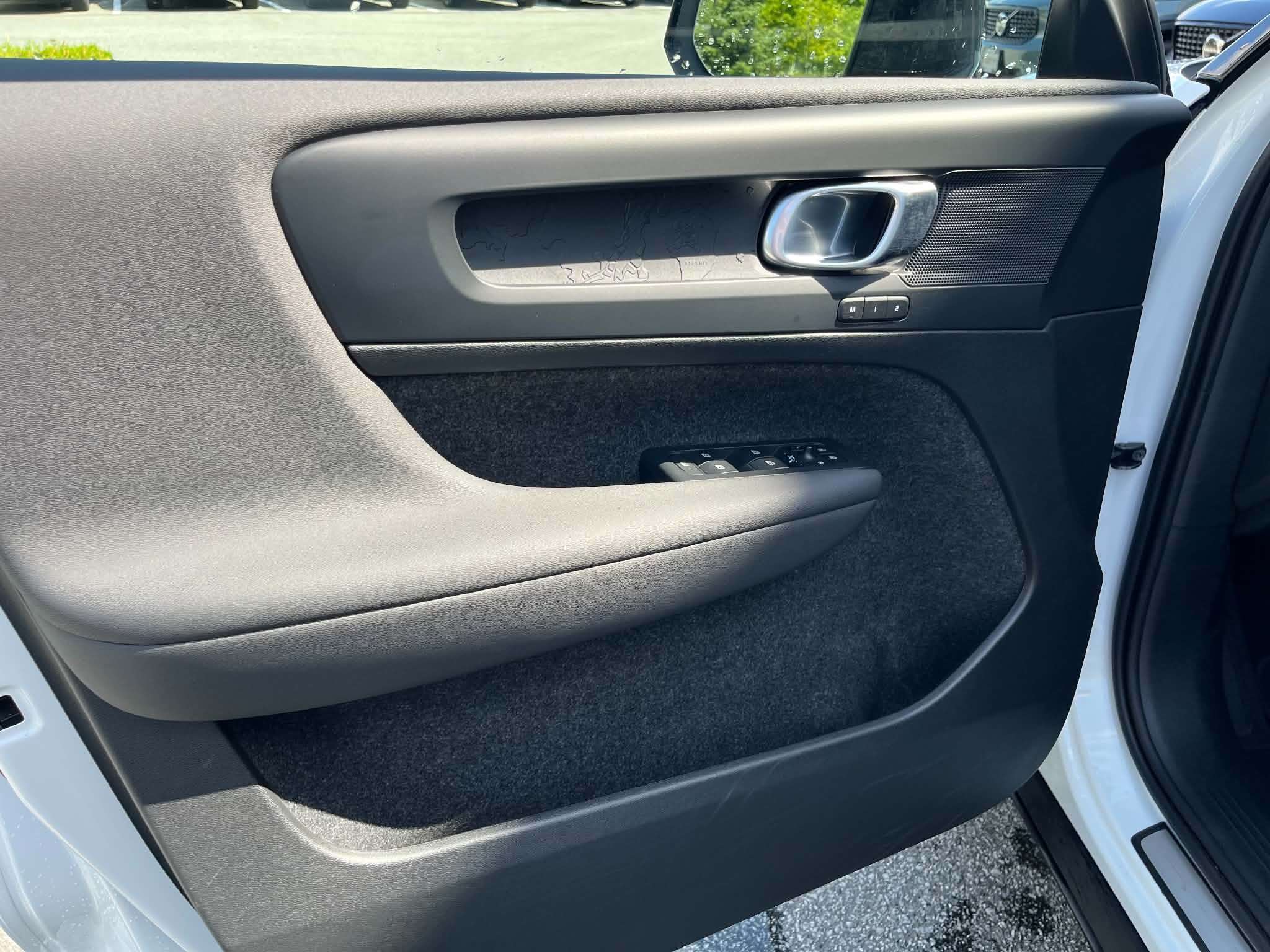 2024 Volvo XC40 Twin eAWD Core thumb 10
