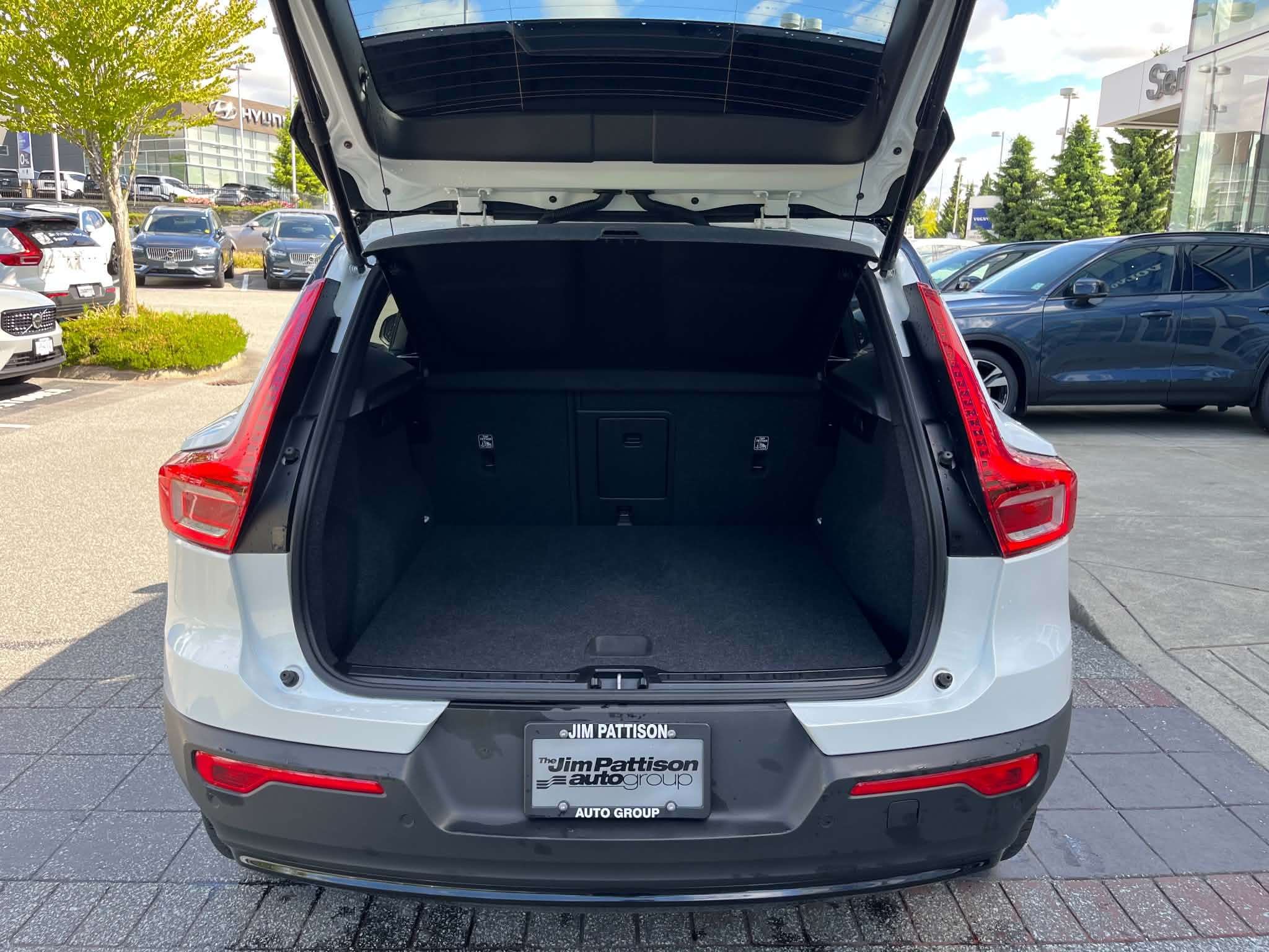 2024 Volvo XC40 Twin eAWD Core thumb 17