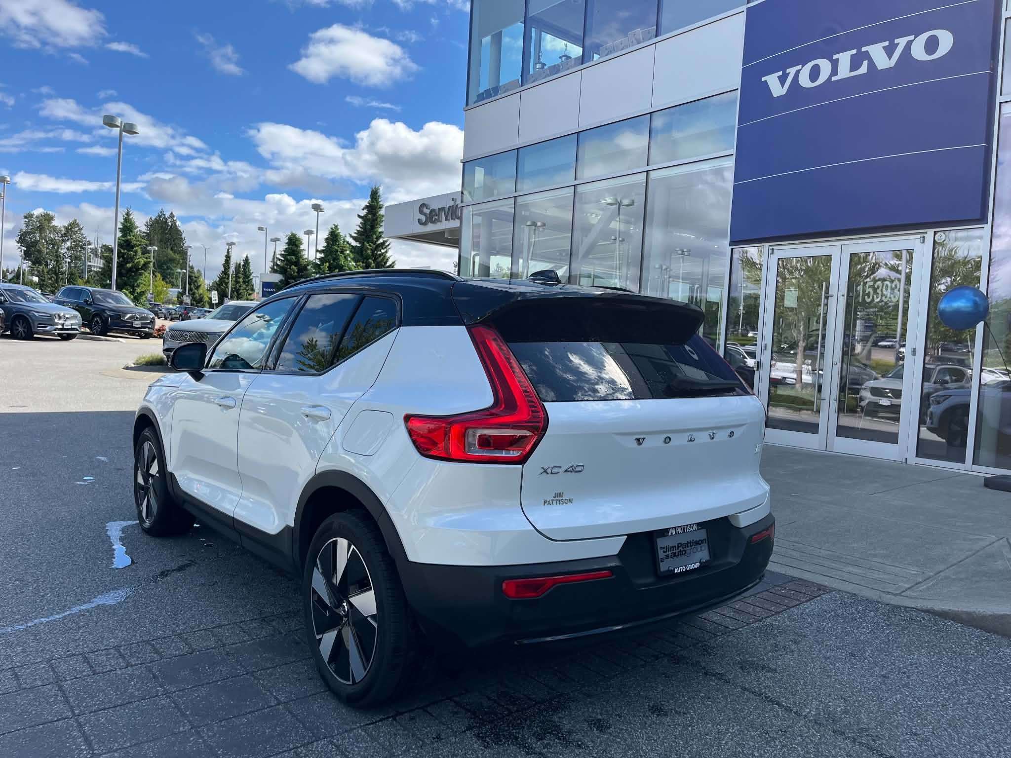 2024 Volvo XC40 Twin eAWD Core alt 3