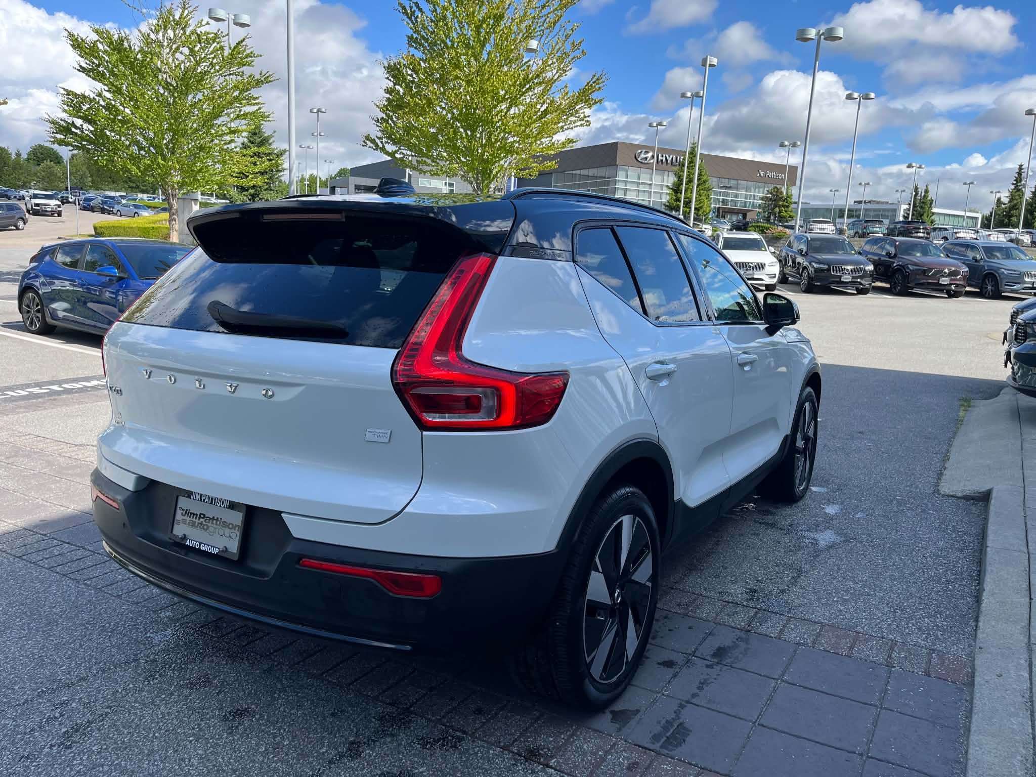 2024 Volvo XC40 Twin eAWD Core alt 5