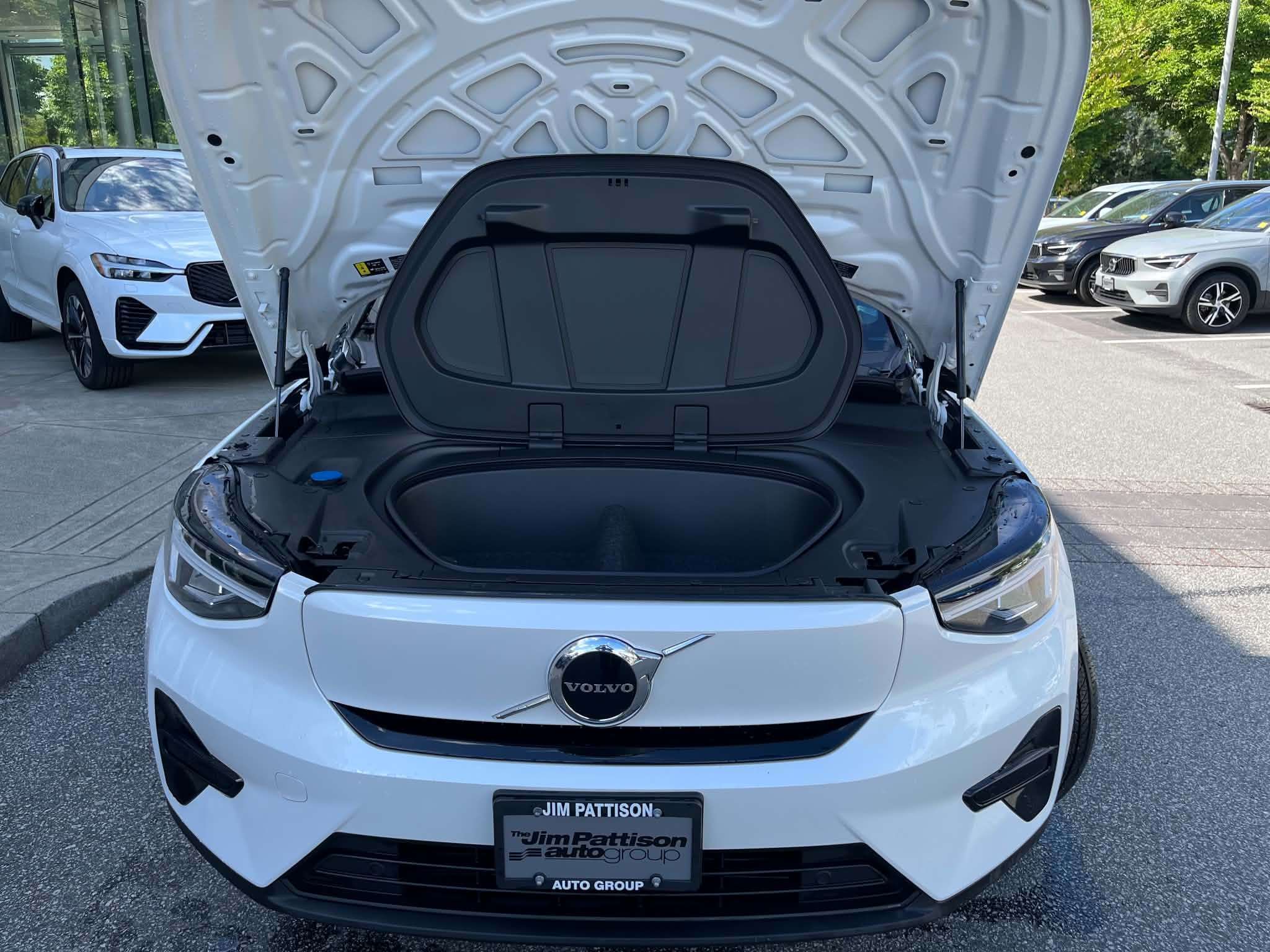2024 Volvo XC40 Twin eAWD Core thumb 24