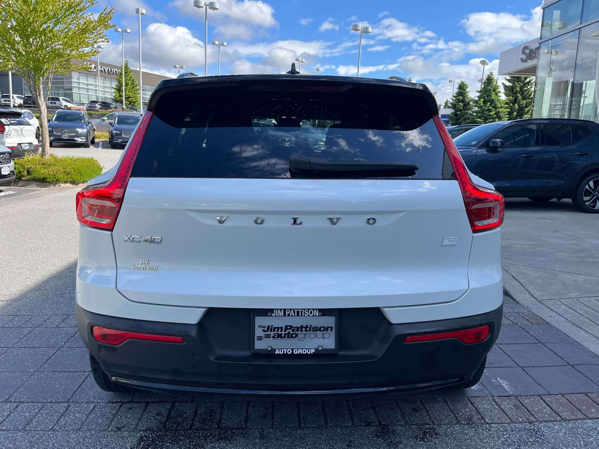 2024 Volvo XC40 Twin eAWD Core alt 4