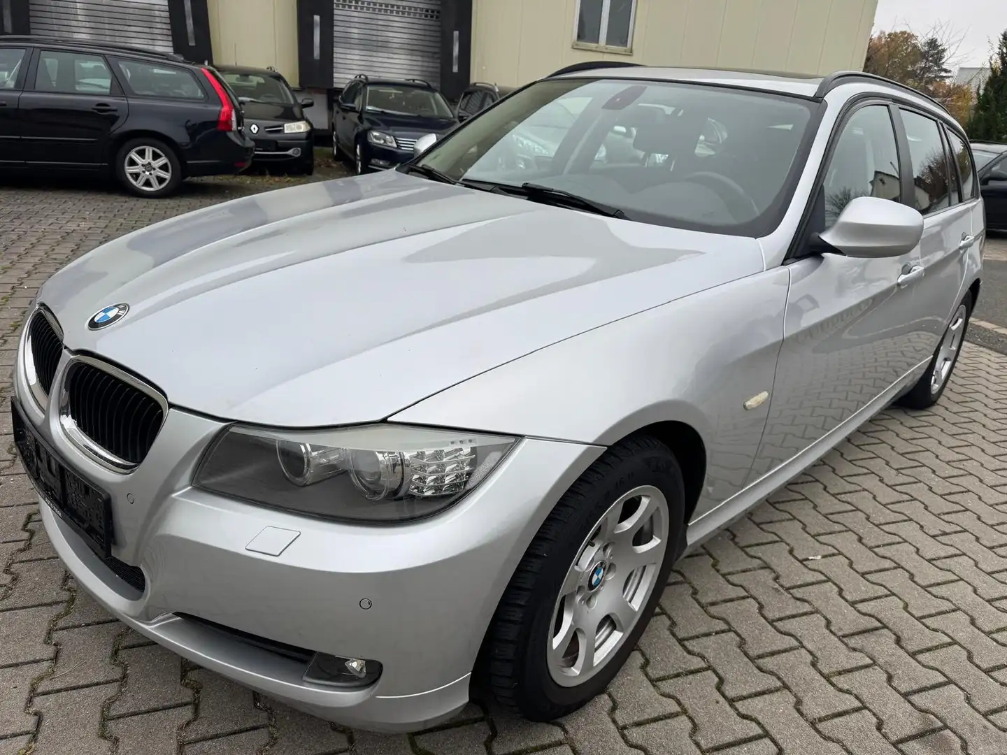 BMW 318 318i Silber - 2