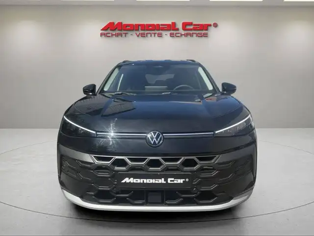 Volkswagen T-Roc view 2