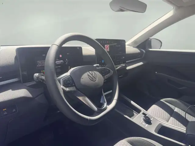 Volkswagen T-Roc view 7