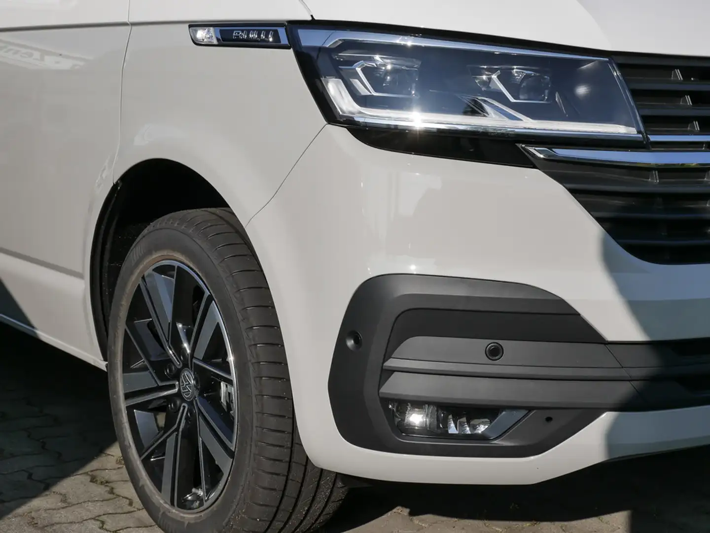Volkswagen T6 California 6.1 Beach Tour ACC STANDHZ LED Bílá - 2