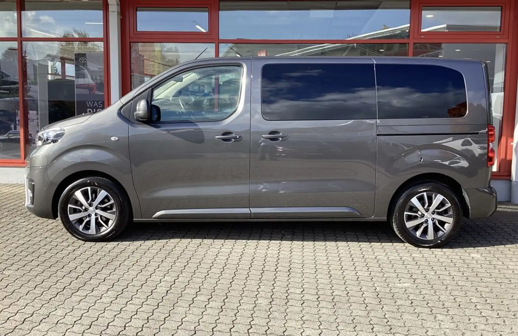 Toyota Proace 2,0-l-D-4D L1 (7-Si.) Autm. Verso Executive - 2