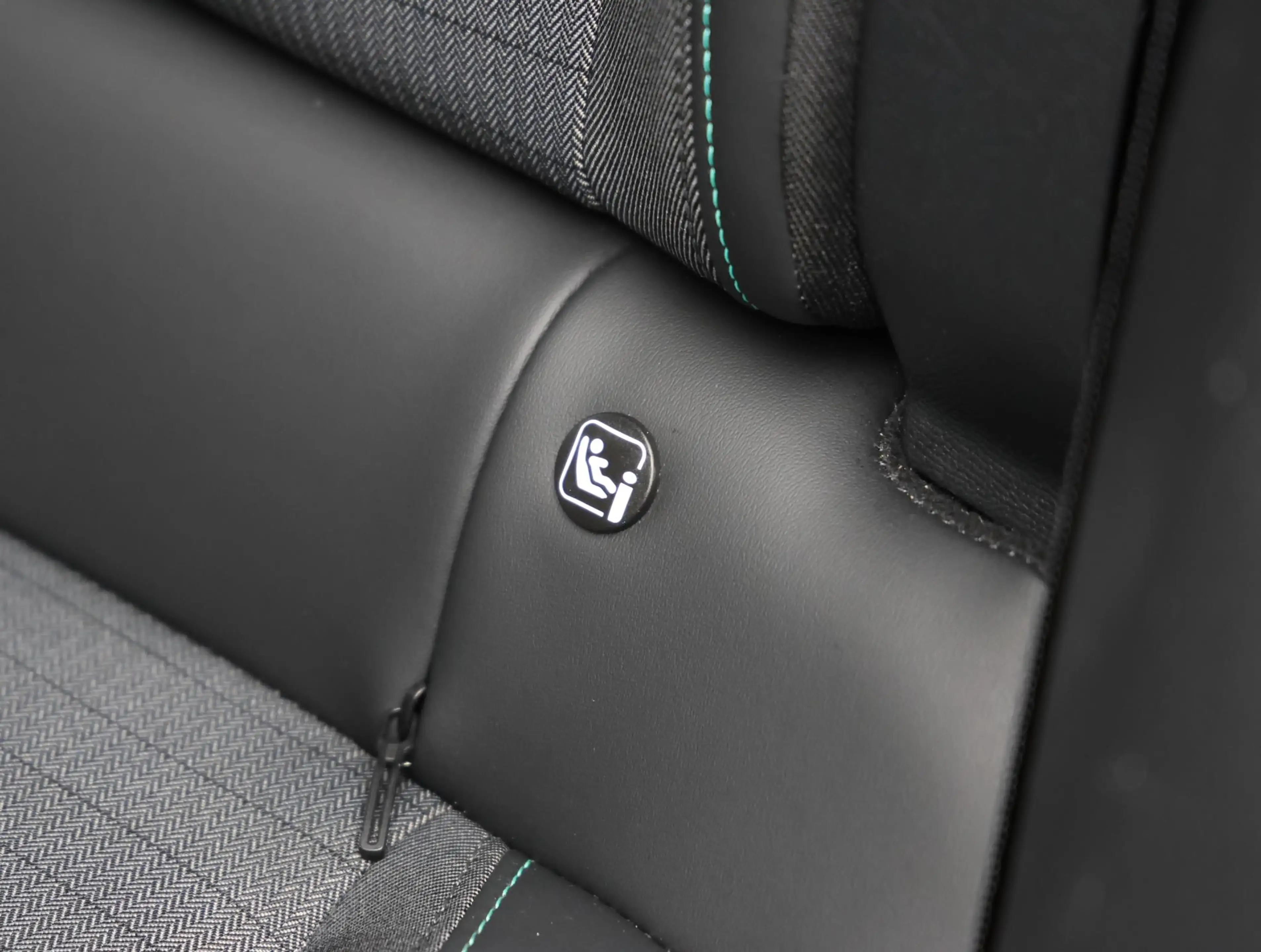 Peugeot 2008 SUV Allure 130pk Automaat | Navigatie | Climate Co — photo 15