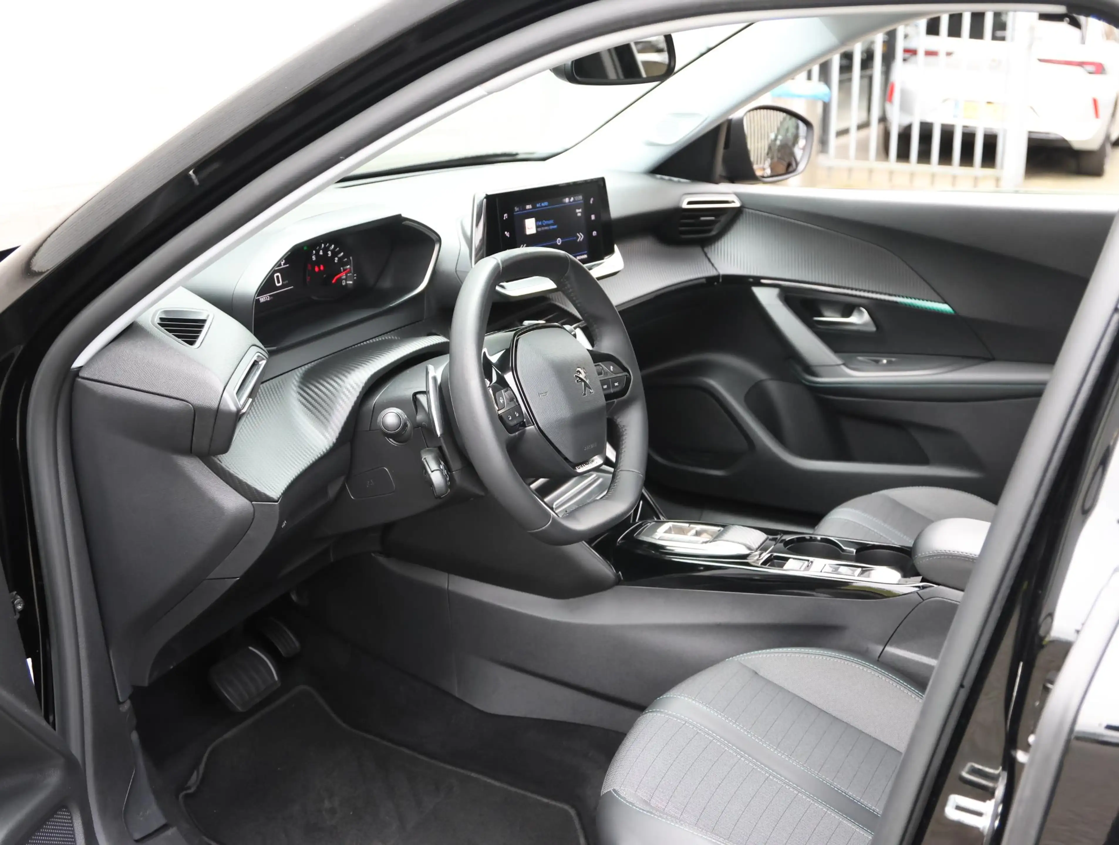 Peugeot 2008 SUV Allure 130pk Automaat | Navigatie | Climate Co — photo 11
