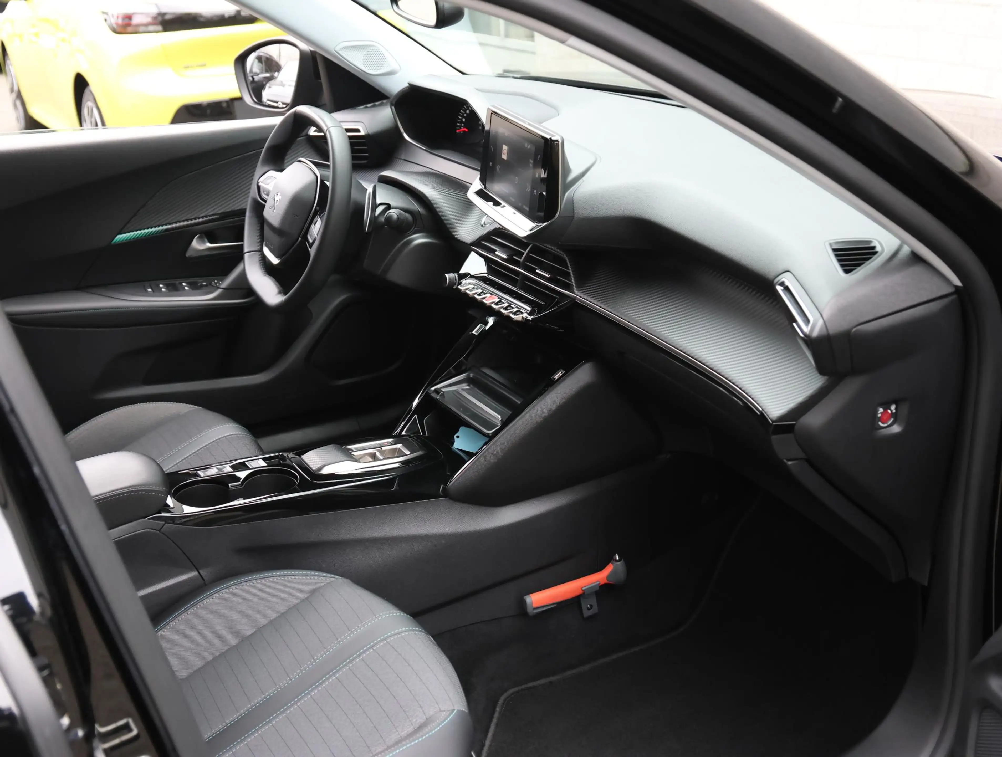 Peugeot 2008 SUV Allure 130pk Automaat | Navigatie | Climate Co — photo 9