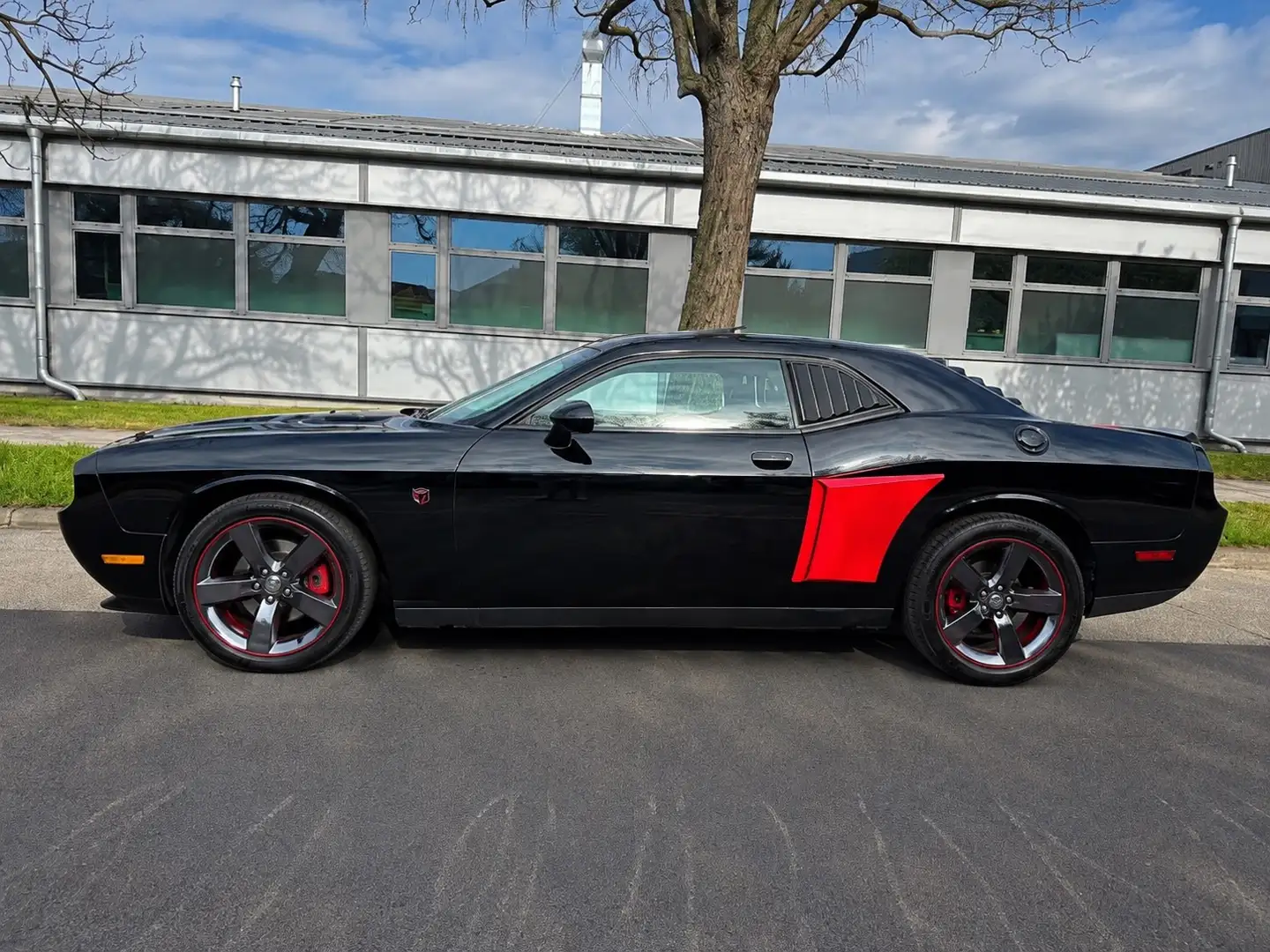 Dodge Challenger SXT Schwarz - 2