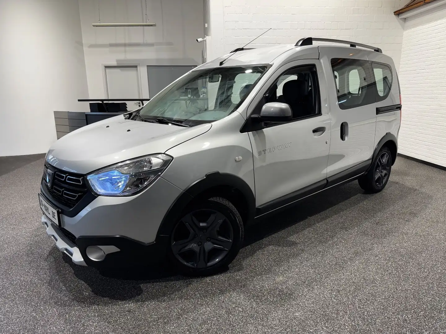 Dacia Dokker Stepway NAVI SITZHEIZUNG ALLWETTERREIFEN Silber - 2