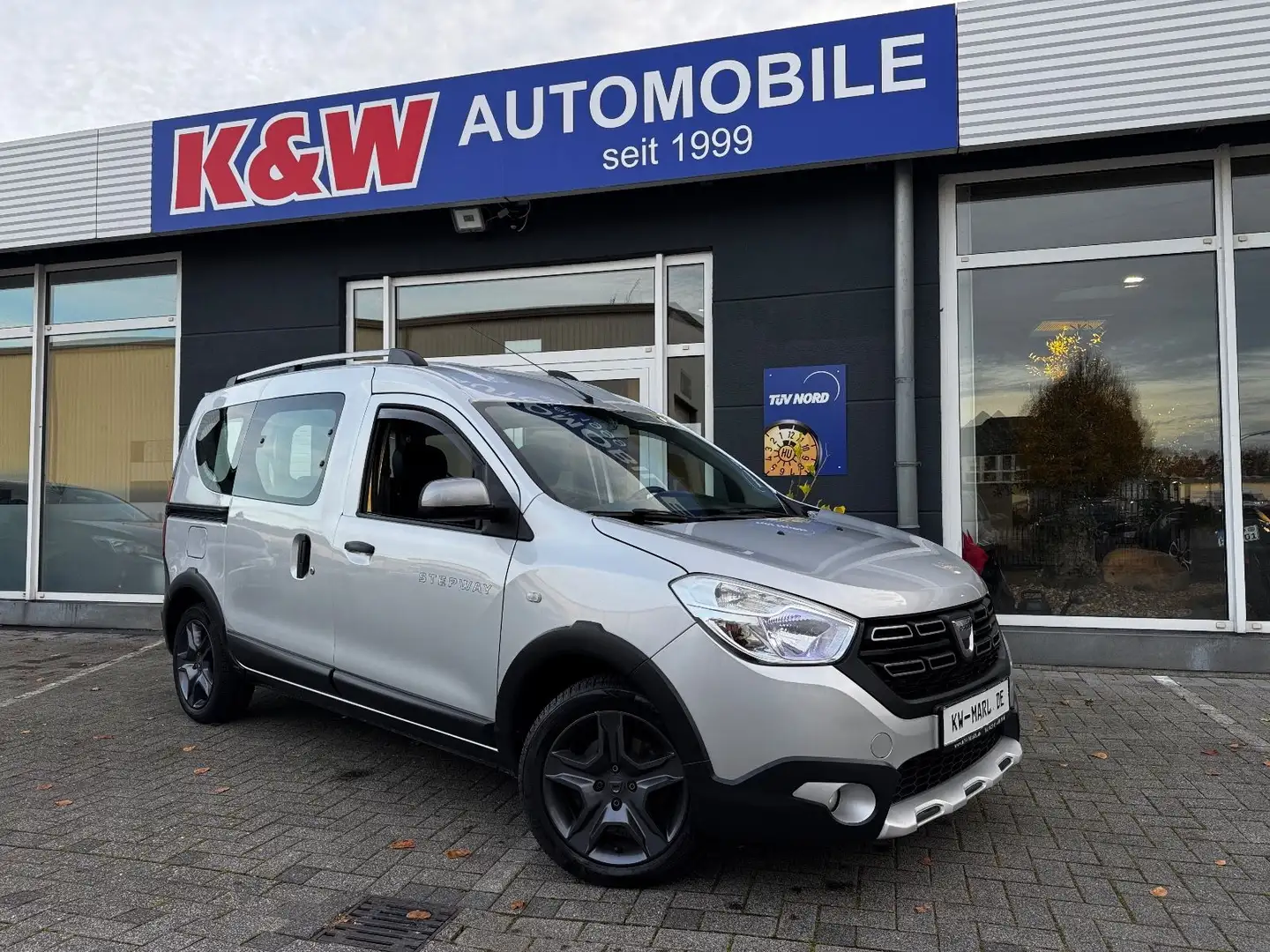 Dacia Dokker Stepway NAVI SITZHEIZUNG ALLWETTERREIFEN Silber - 1