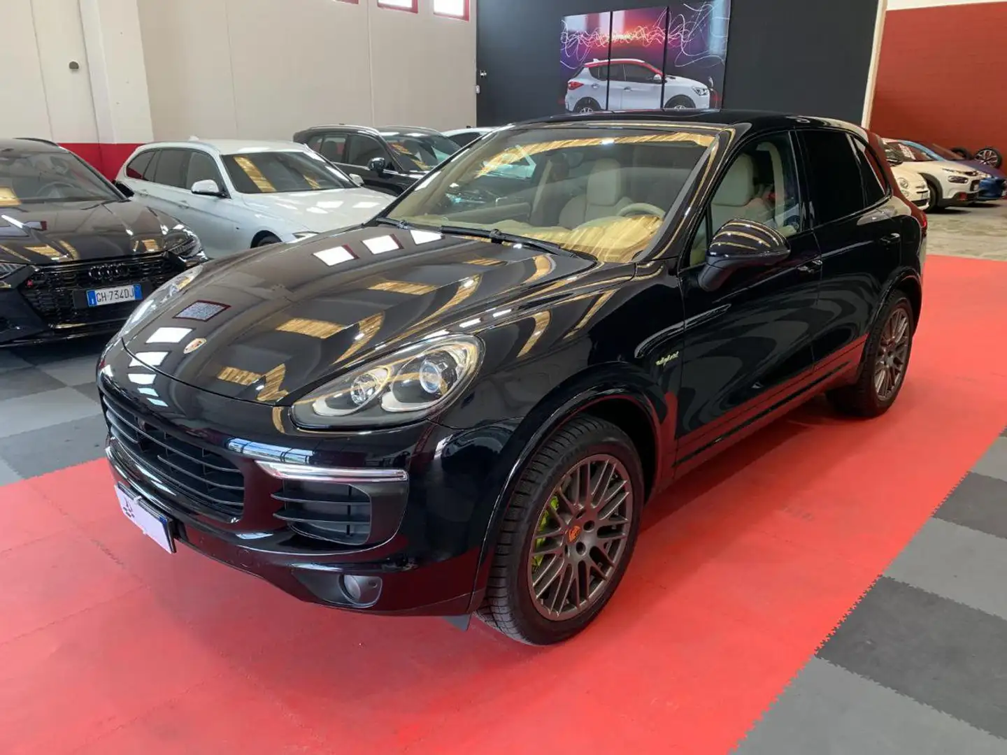 Porsche Cayenne 3.0 S E-Hybrid km Nero - 1