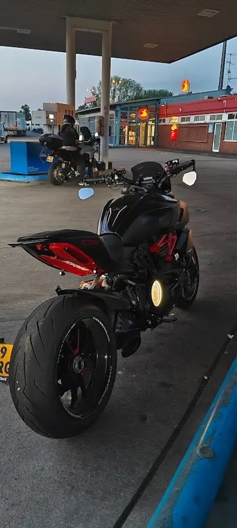 Ducati Diavel 1260 S Zwart - 2