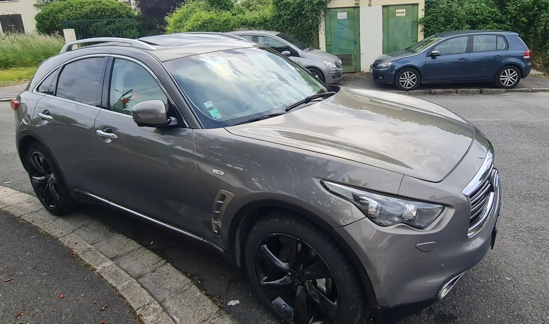Infiniti QX70 - 1