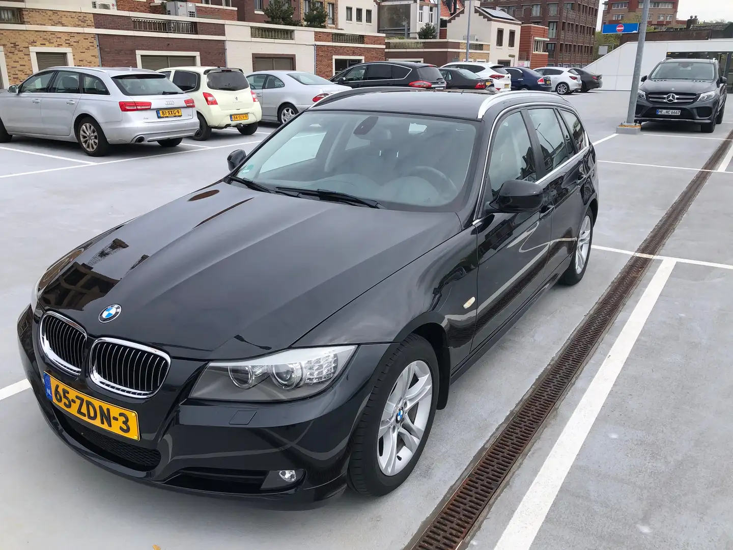 BMW 318 318i Corp.L.Lux Line Zwart - 2