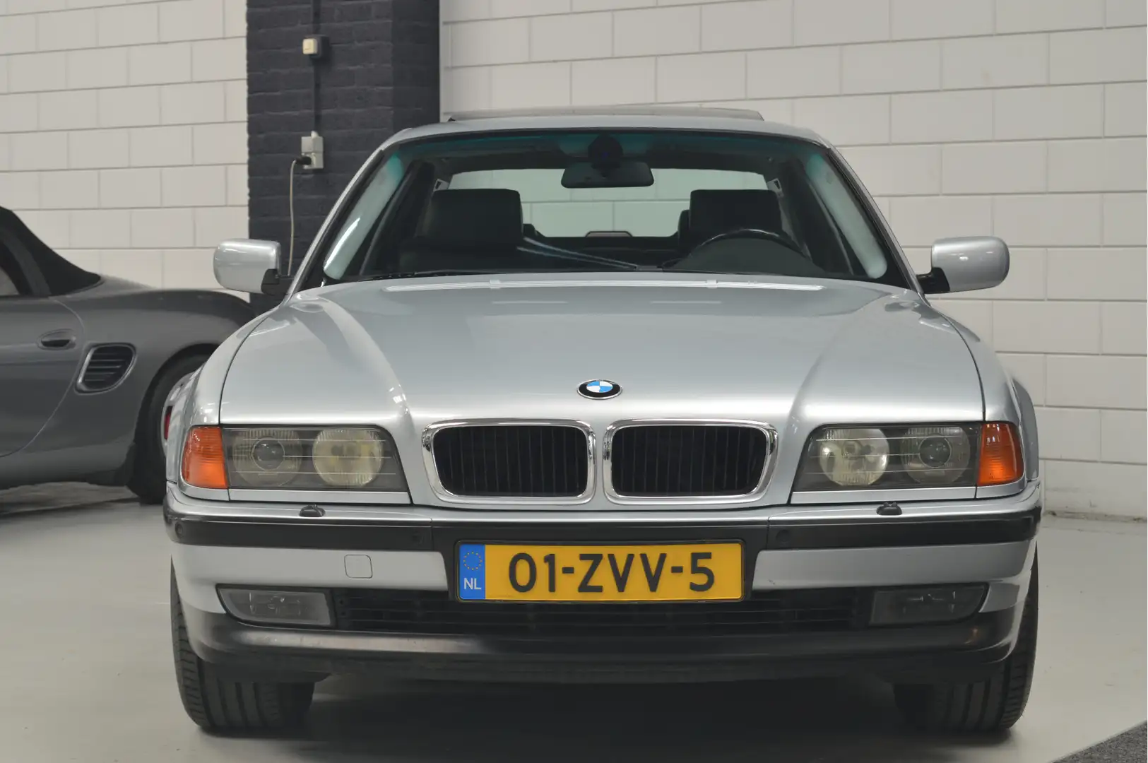 BMW 740 7-serie 740iL Executive // ZEER NETTE AUTO // ZEER Gris - 2