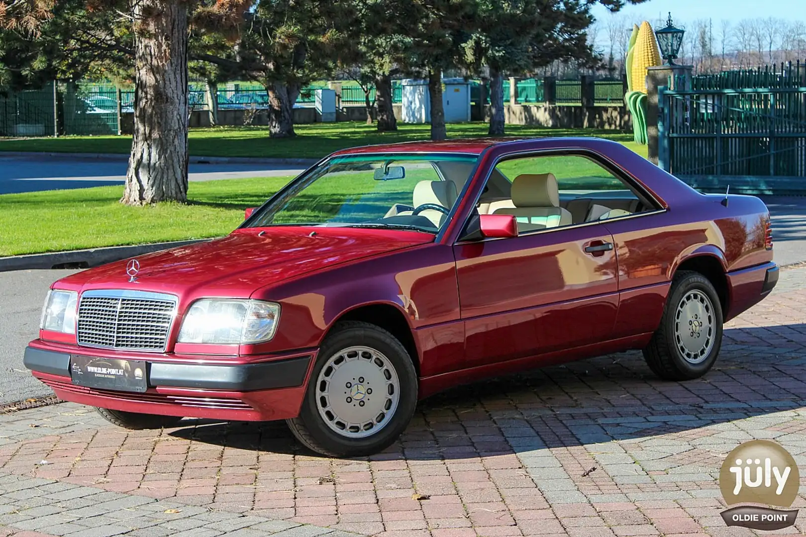 Mercedes-Benz 230 CE Automatic - in Top-Zustand Rot - 1