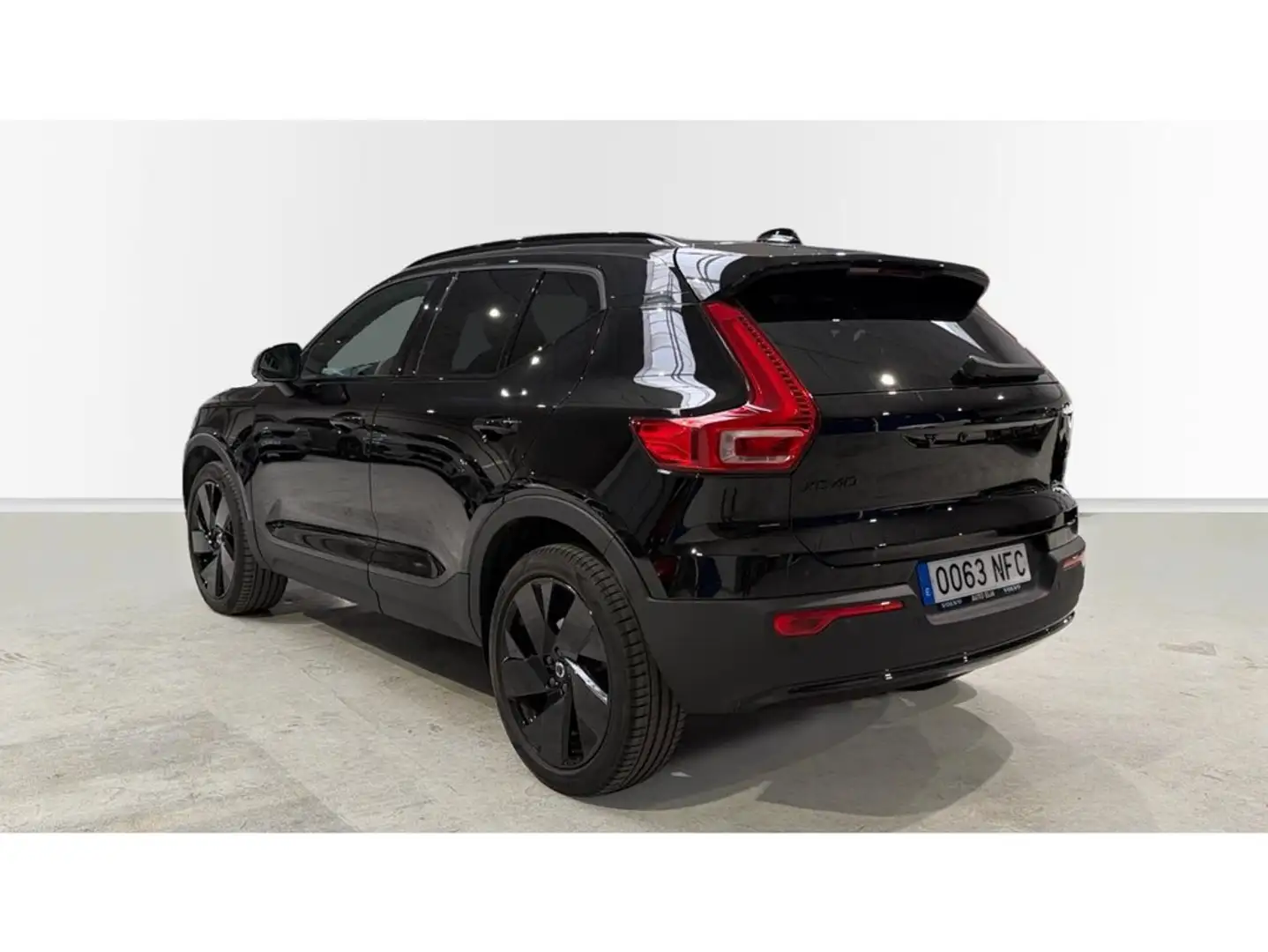 Volvo XC40 B3 Black Edition Plus Aut. Negro - 2
