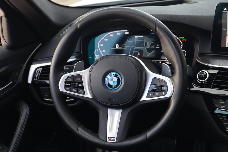 BMW 530 5-serie Touring 530e M Sport / PANO / LASER / HUD — photo 26