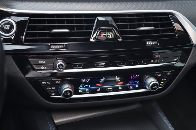 BMW 530 5-serie Touring 530e M Sport / PANO / LASER / HUD — photo 19