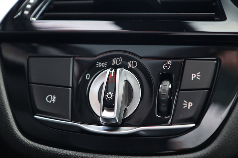 BMW 530 5-serie Touring 530e M Sport / PANO / LASER / HUD — photo 32