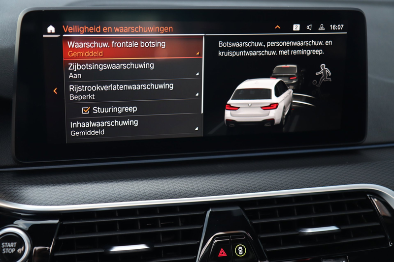 BMW 530 5-serie Touring 530e M Sport / PANO / LASER / HUD — photo 17