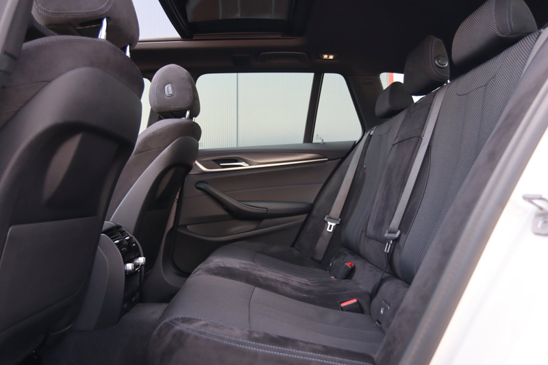 BMW 530 5-serie Touring 530e M Sport / PANO / LASER / HUD — photo 24