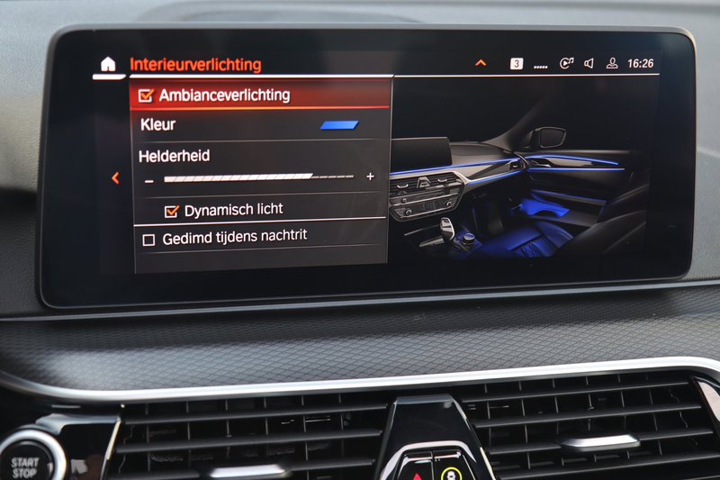 BMW 530 5-serie Touring 530e M Sport / PANO / LASER / HUD — photo 39