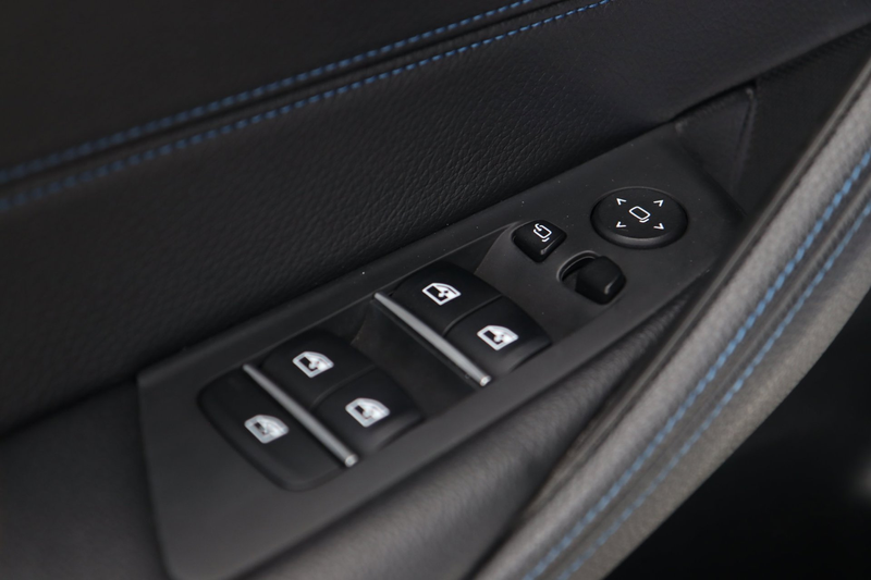 BMW 530 5-serie Touring 530e M Sport / PANO / LASER / HUD — photo 33