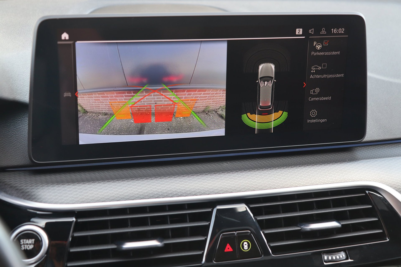 BMW 530 5-serie Touring 530e M Sport / PANO / LASER / HUD — photo 9