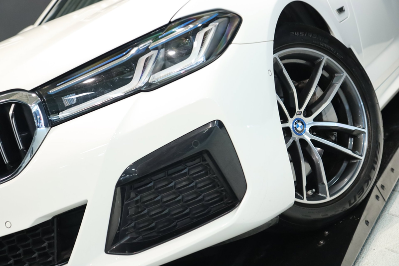 BMW 530 5-serie Touring 530e M Sport / PANO / LASER / HUD — photo 2