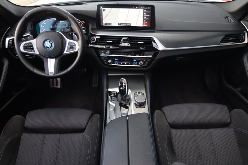 BMW 530 5-serie Touring 530e M Sport / PANO / LASER / HUD — photo 6