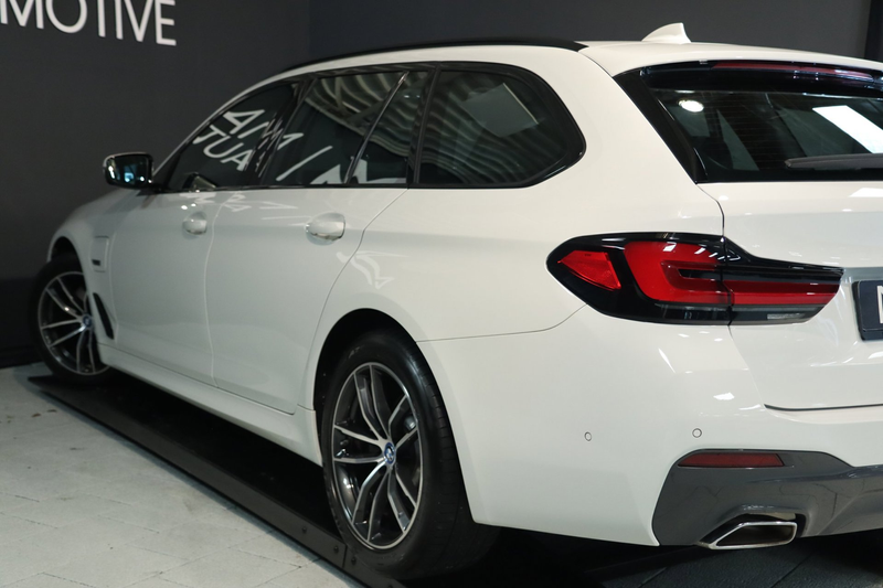 BMW 530 5-serie Touring 530e M Sport / PANO / LASER / HUD — photo 3