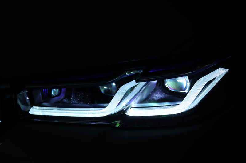 BMW 530 5-serie Touring 530e M Sport / PANO / LASER / HUD — photo 41