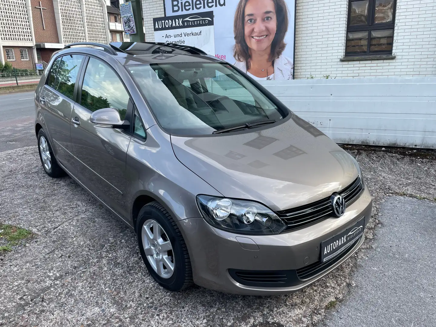 Volkswagen Golf Plus 1.4 TSI Comfortline / 1.Hand / SHD. / SHZ. / Klima Brun - 1
