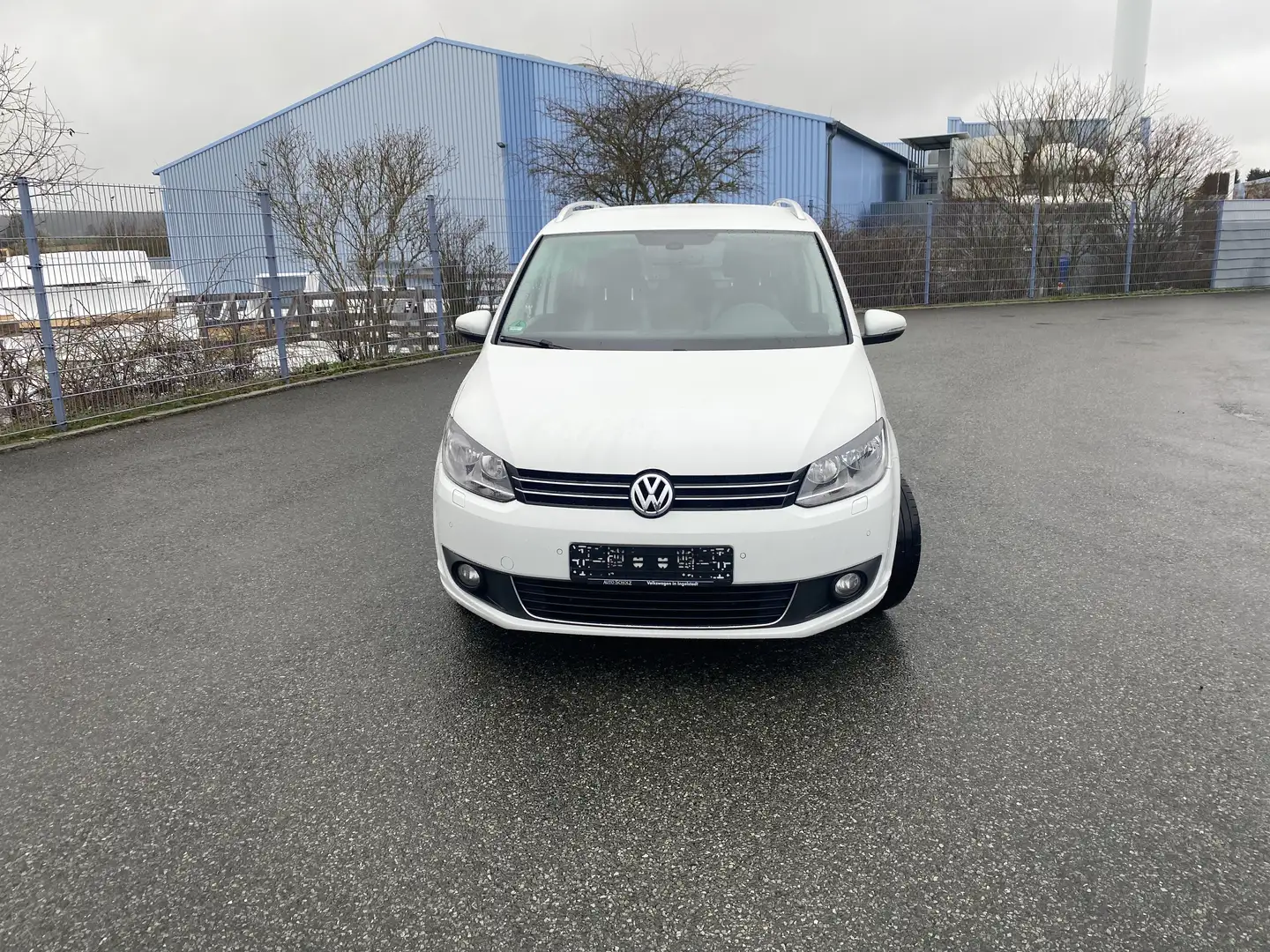 Volkswagen Touran Life 1,6 DIESEL. 189 000km Weiß - 2