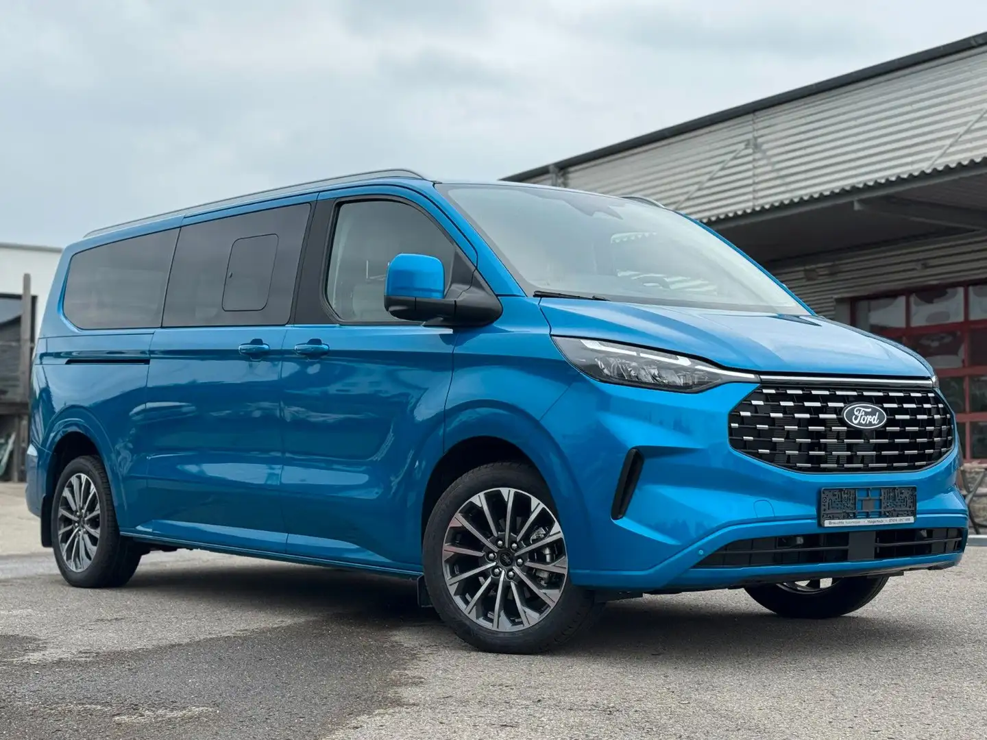 Ford Tourneo Custom L2 9-Sitzer Titanium 2025 Blau - 1