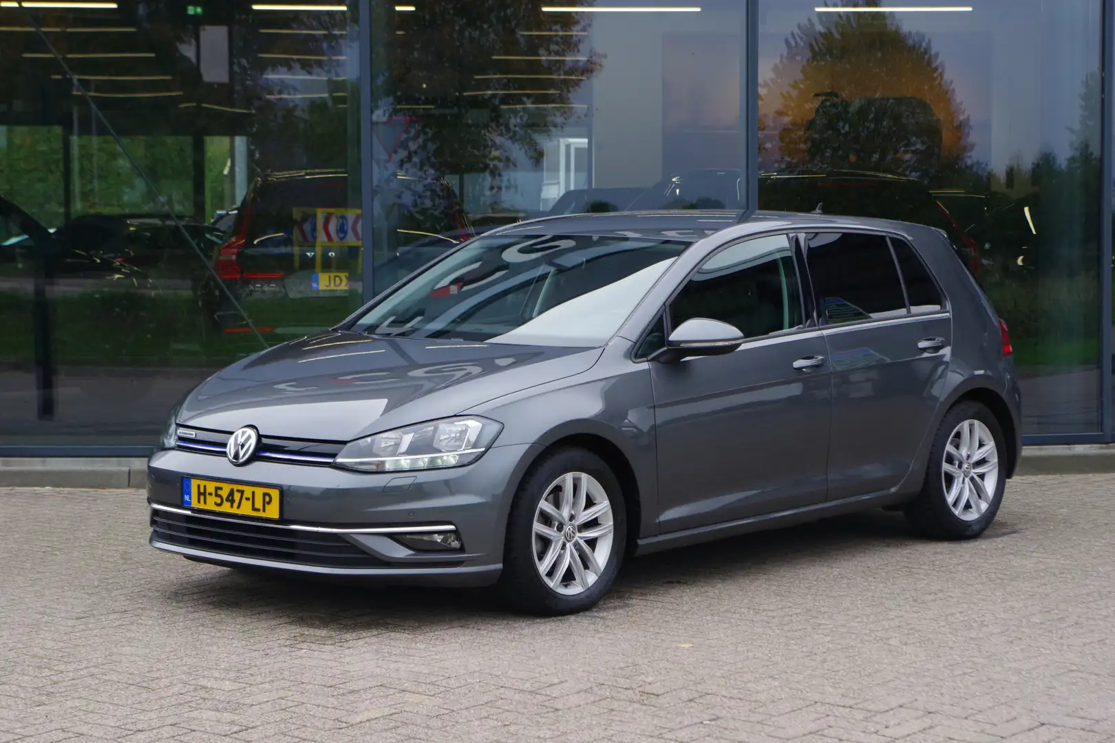 Volkswagen Golf 1.5 TSI 130 PK DSG-Automaat Comfortline BNS, Stoel Gris - 1