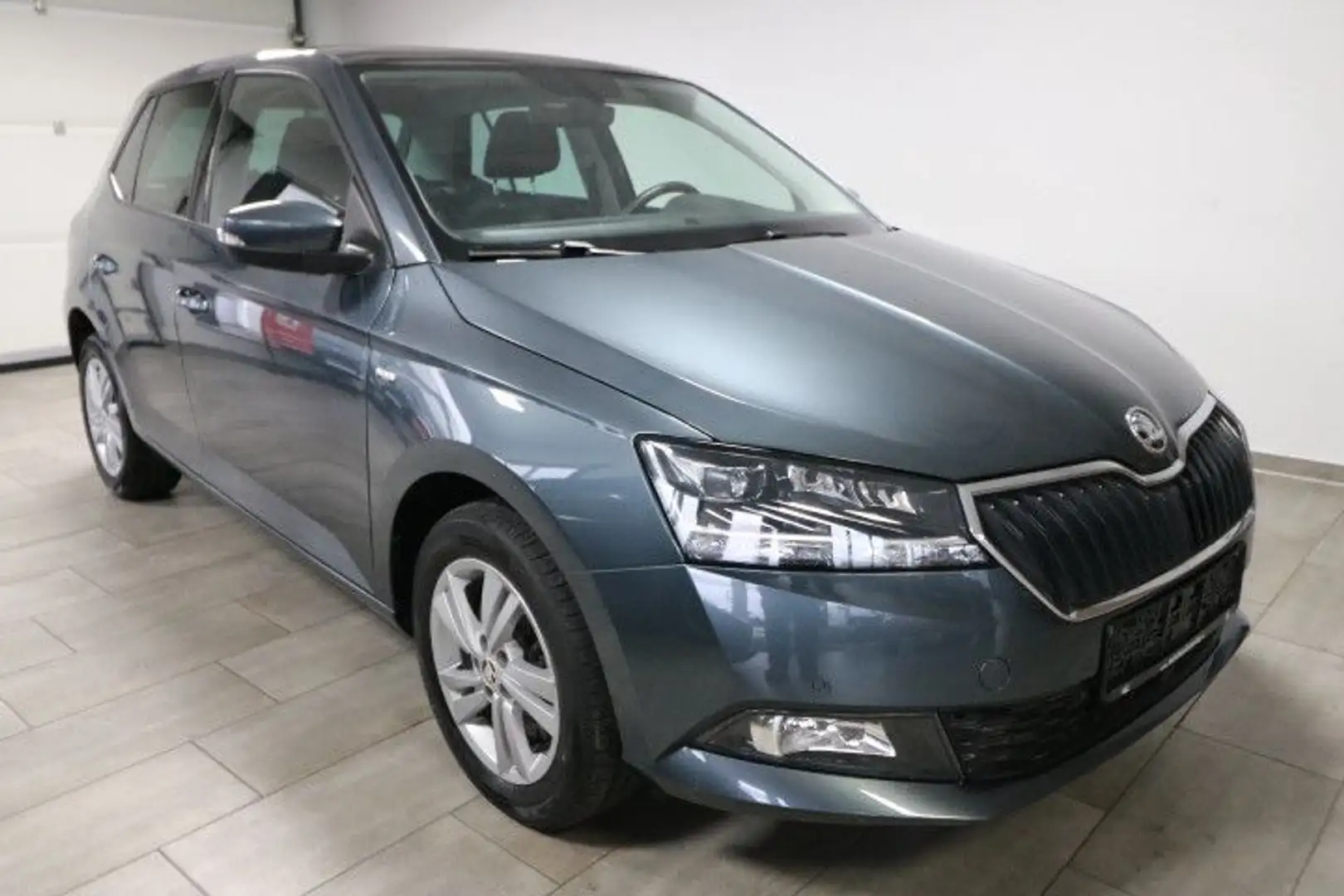 Skoda Fabia 1,0 Ambition Gris - 1
