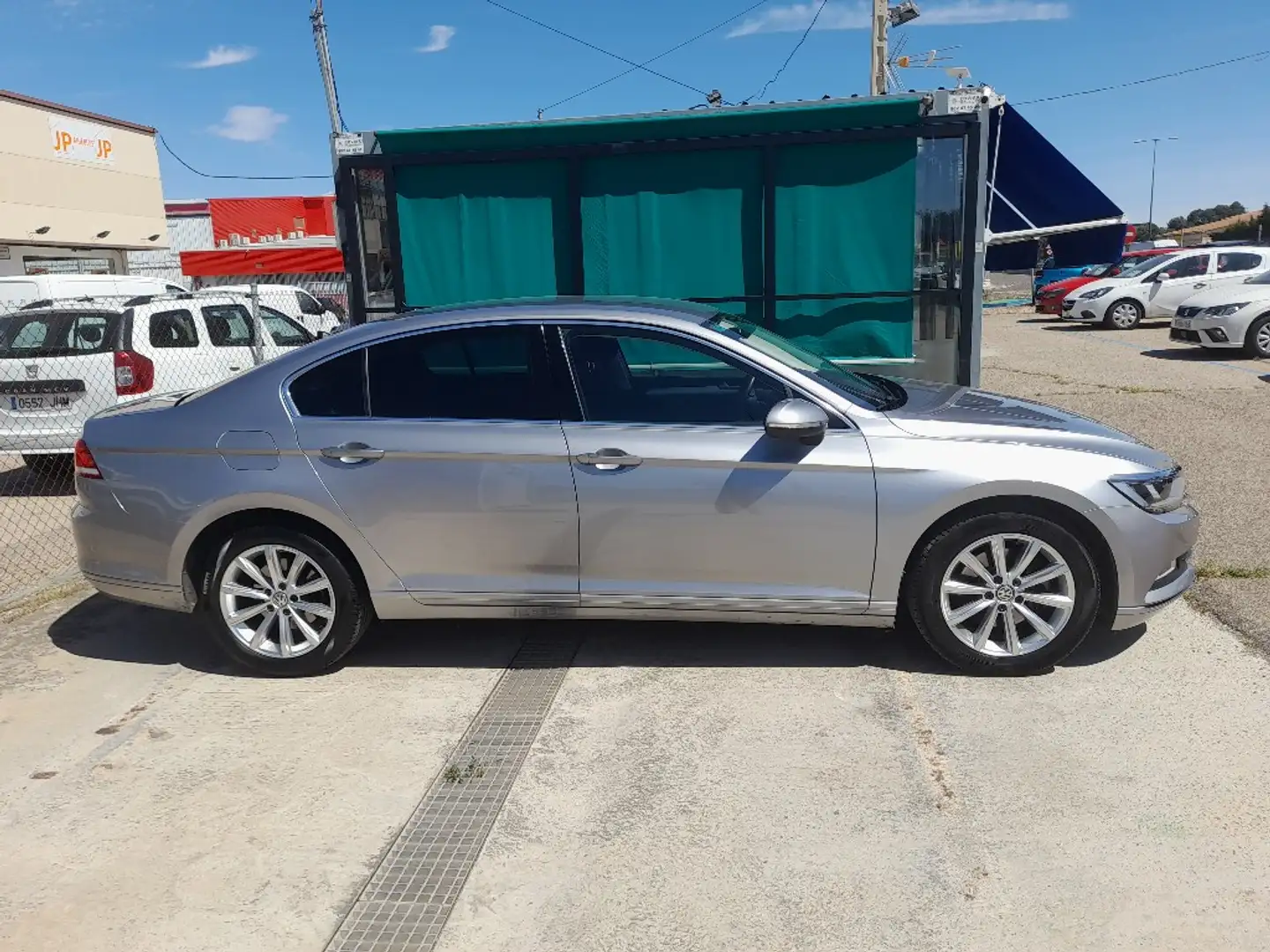 Volkswagen Passat 2.0TDI R-Line 110kW Gris - 2