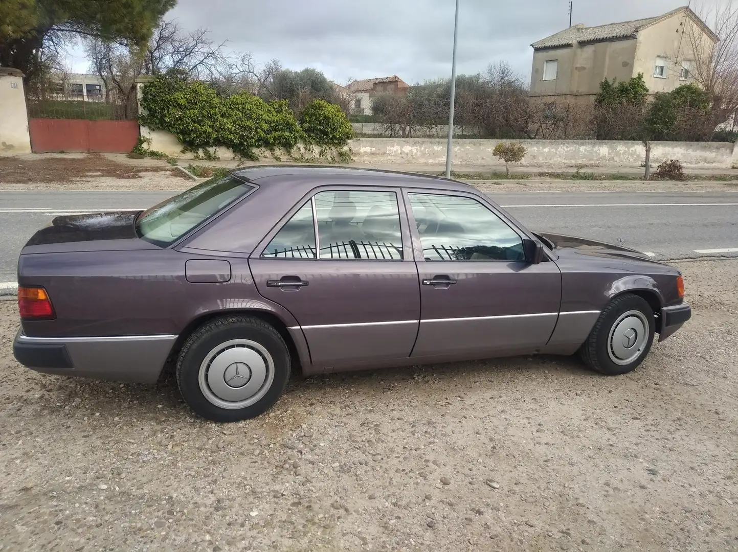 Mercedes-Benz 300 300E Marrón - 1