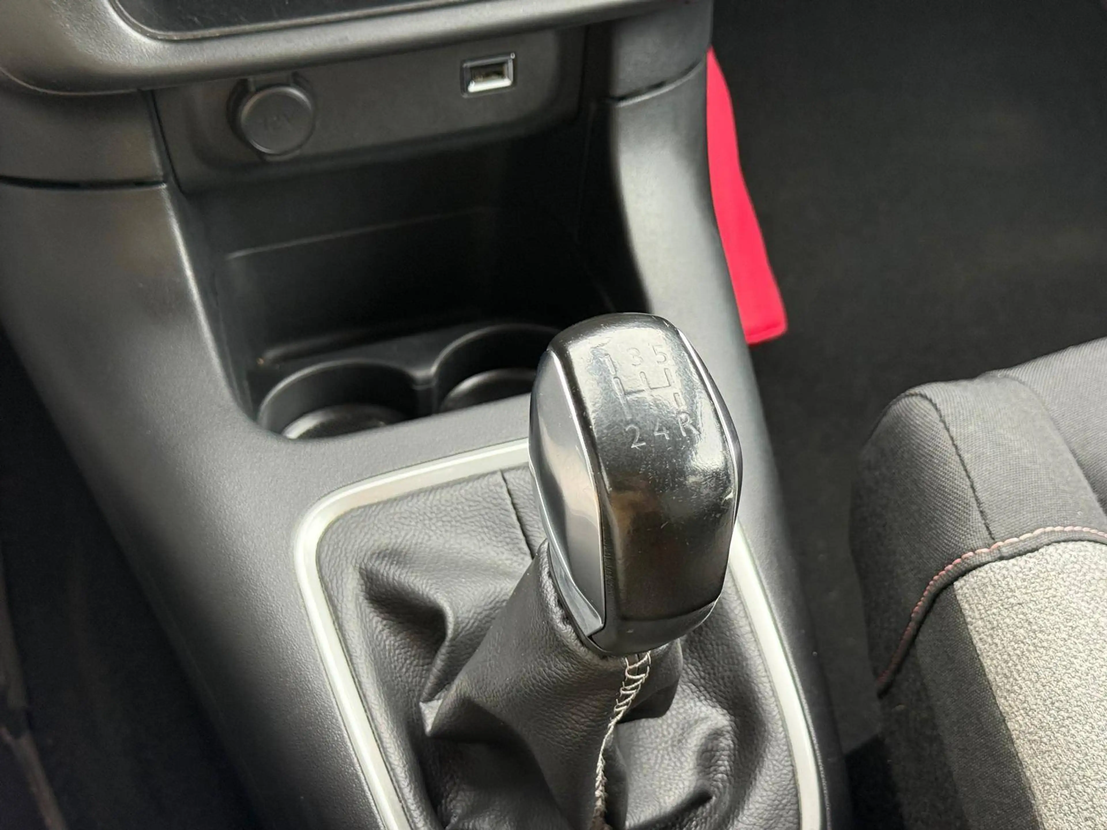Citroen C3 C3 1.2i Édition spéciale ELLE / CarPlay / Entretien + CT + Garantie 1 an — photo 10