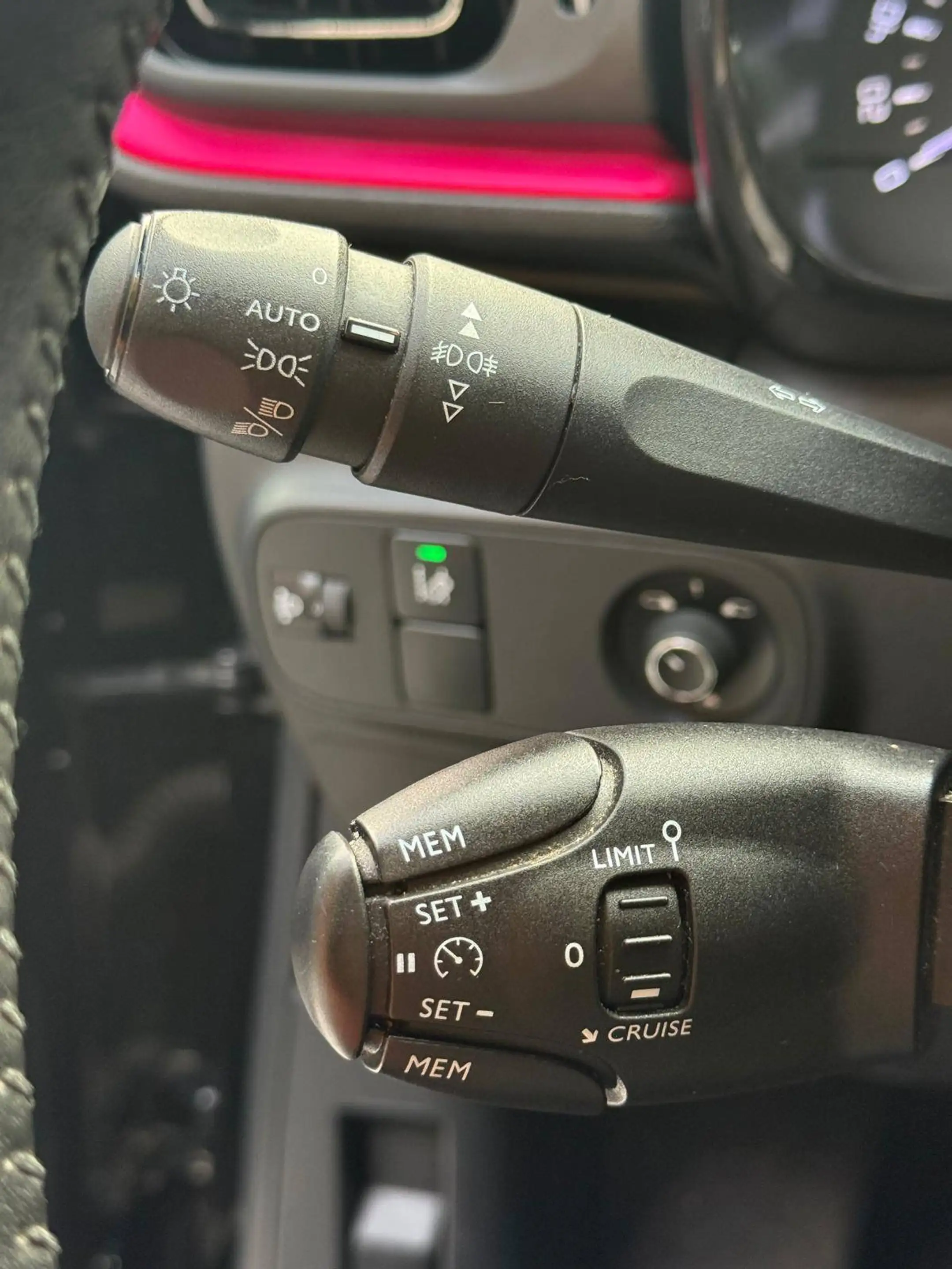 Citroen C3 C3 1.2i Édition spéciale ELLE / CarPlay / Entretien + CT + Garantie 1 an — photo 14