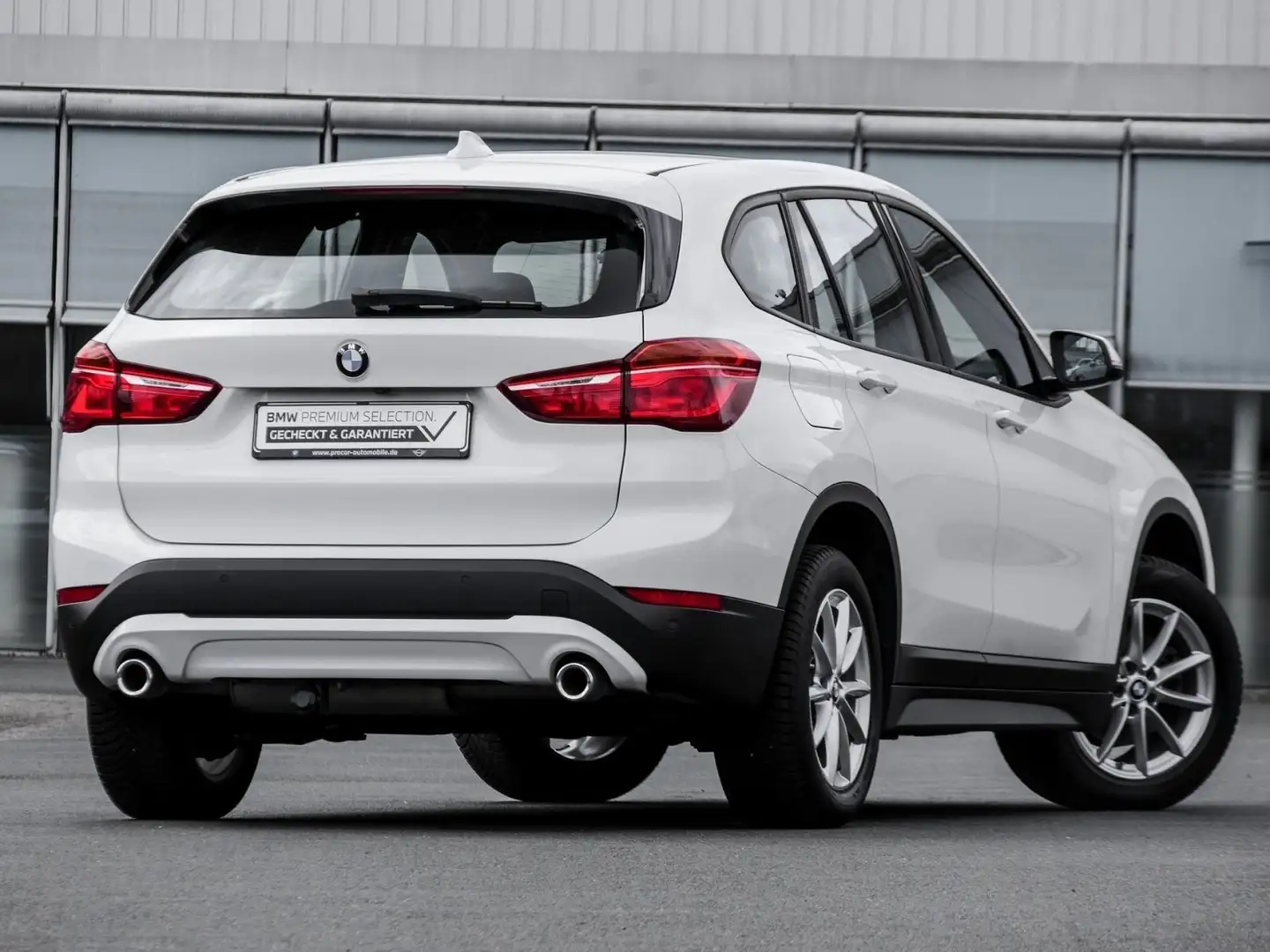 BMW X1 sDrive18d ADVANTAGE+AHK+KAMERA+NAVI+SHZ Biały - 2