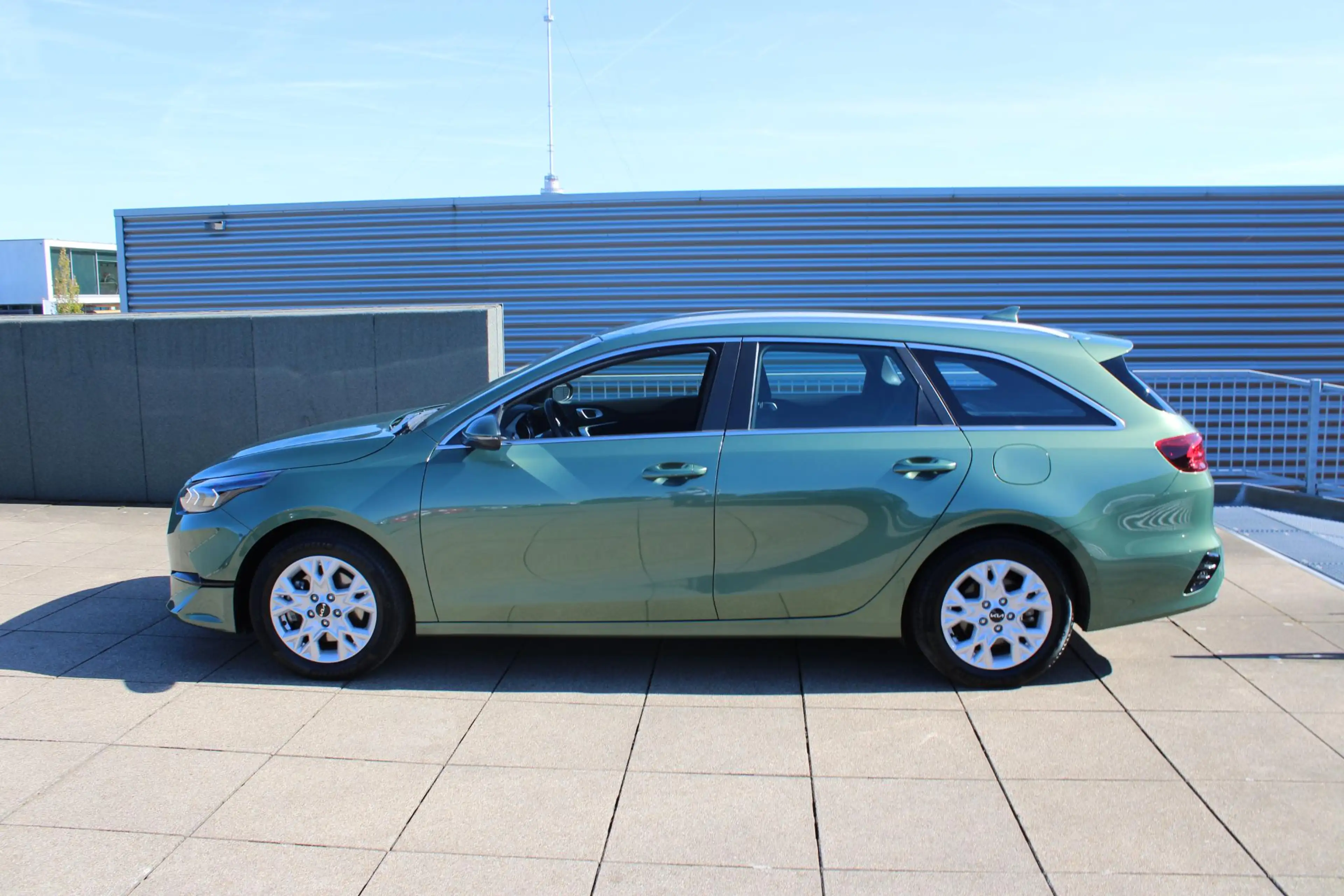 Kia Ceed SW / cee'd SW Sportswagon 1.5 T-GDi DynamicLine camera / navigat — photo 4