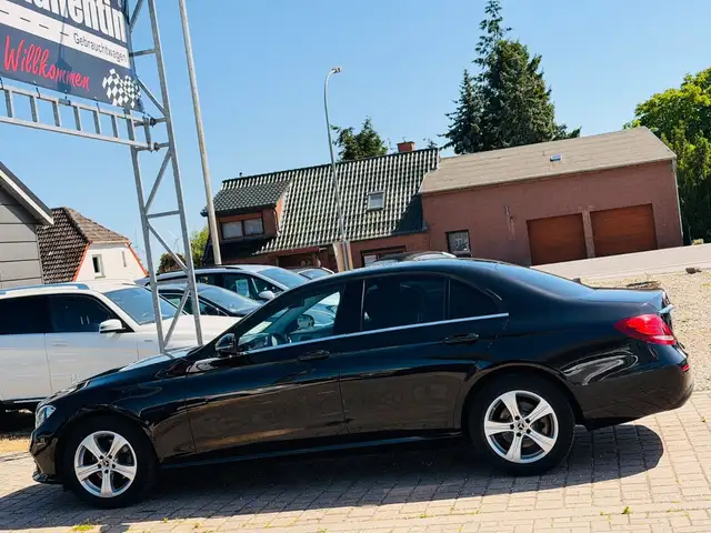 Mercedes-Benz E-Class view 4